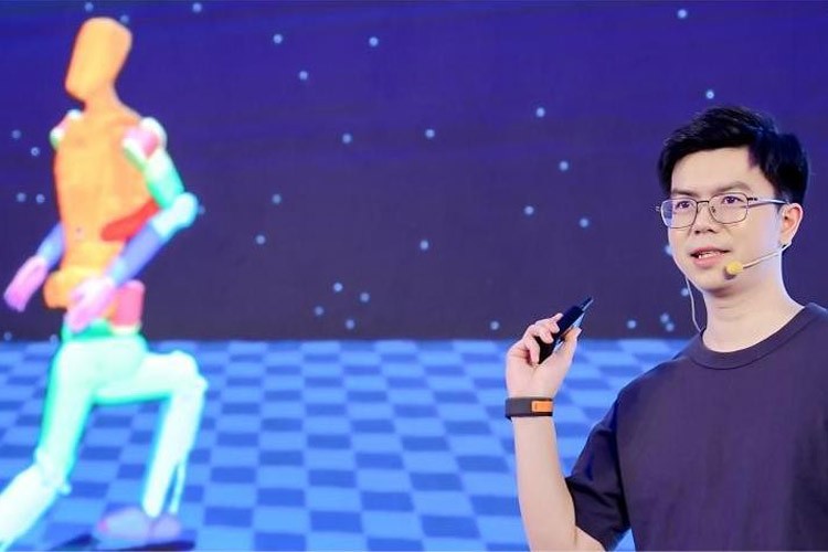 天才少年稚晖君PG机器人走路进场！AI模型做大脑，目标售价20万以内